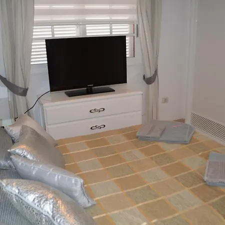 Lovely 2 Bed In Cristianos K204 *