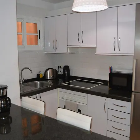Lovely 2 Bed In Cristianos K204 *